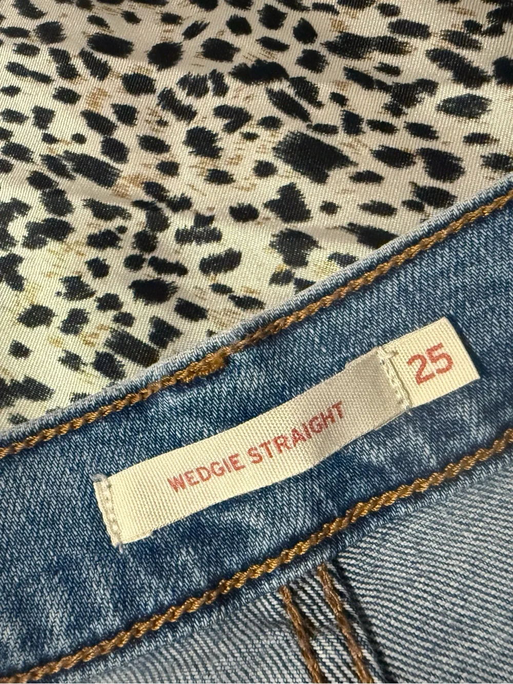 ✨Levi’s Wedgie Straight Jeans✨